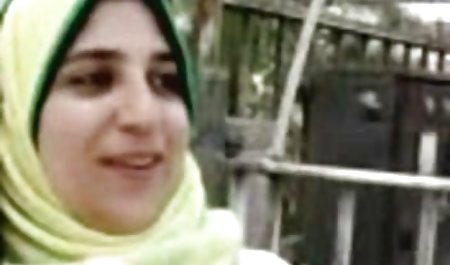 همسر در اتاق خواب زناشویی شاخها را به سوپر فیلم دختر همسر خود آموزش می دهد
