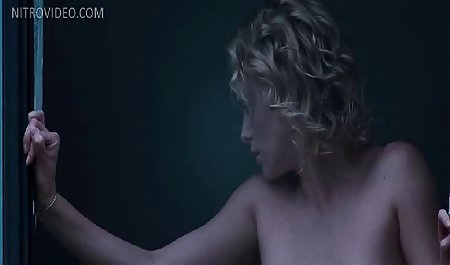 دختر جوان خودش را به یک دوست روی میز فیلم سکس دوس دختر داد