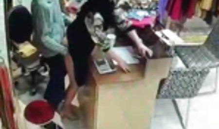 سبزه جذاب دیلدو را فیلم سکسی گاییدن دختر خودارضایی می کند