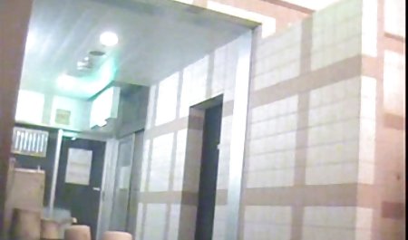 ماساژور دختر جوان را در فلم سوپر دختر گربه بمباران می کند
